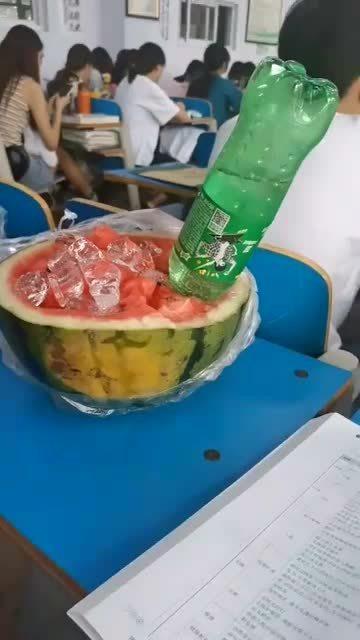 吃瓜吃的不停上厕,揭秘“吃瓜族”的日常奇遇