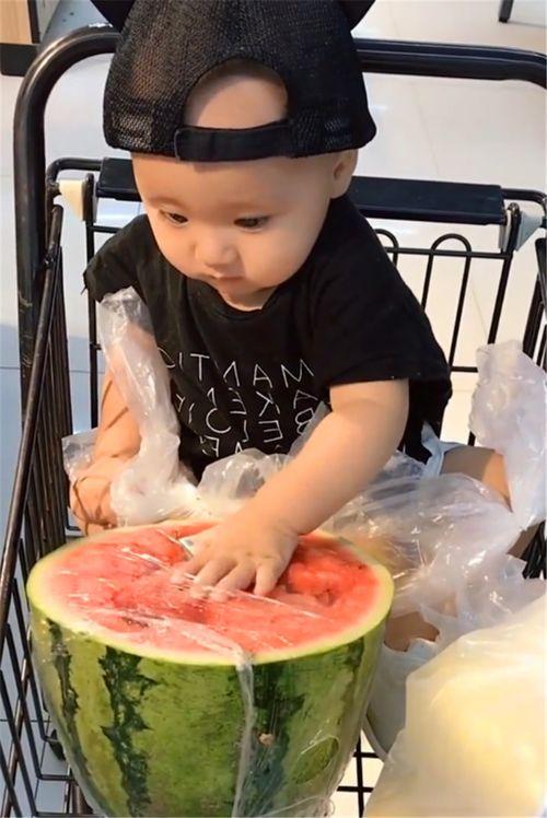 吃瓜小萌宝,揭秘娱乐圈萌娃们的甜蜜日常