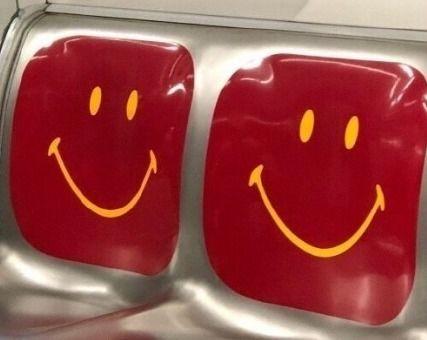 吃瓜听歌文案搞笑,歌声笑料连篇